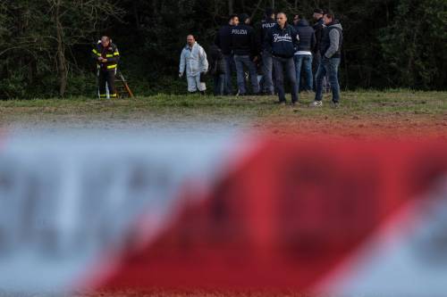 Firenze, omicidio Focardi: la polizia ispeziona il fosso in cui è stato trovato il corpo