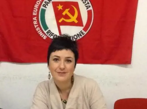 Se la maestrina più amata ​da Rifondazione comunista viene beccata a copiare