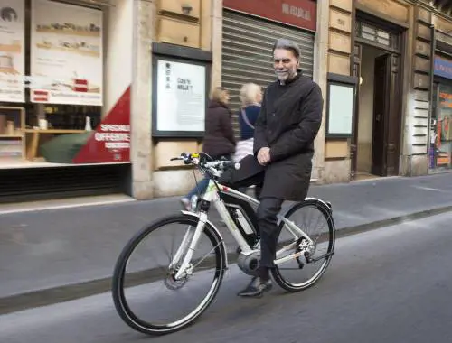 Se il ministro dei Trasporti fa l'elogio della lentezza...
