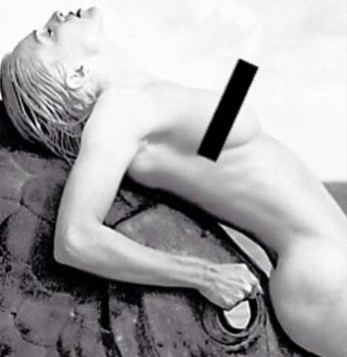 Madonna polemica con Instagram: "Un sedere è ok, ma le tette no?"