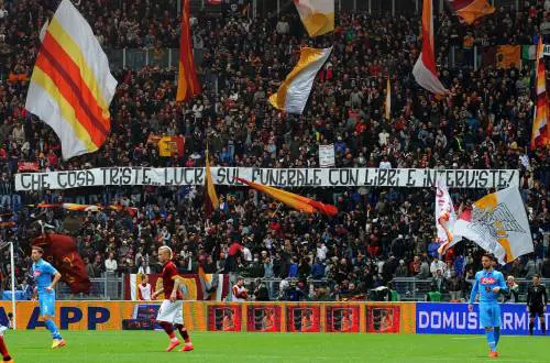 Striscioni contro la madre di Ciro: curva Sud resterà chiusa un turno