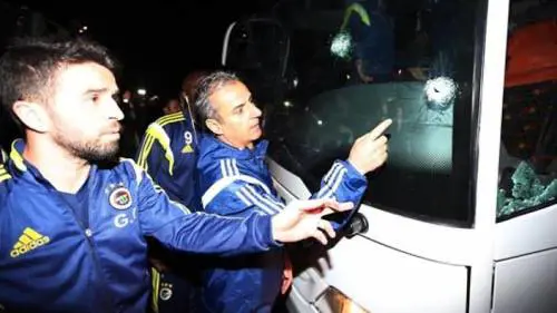 Ancora terrore in Turchia: commando armato assalta il pullman del Fenerbahce