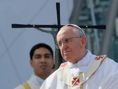 Il Papa: "Dolore per i cristiani uccisi in Libia dall'Isis"