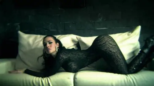Paura per Diosa Canales: cade durante la lap dance e le esplodono i seni finti