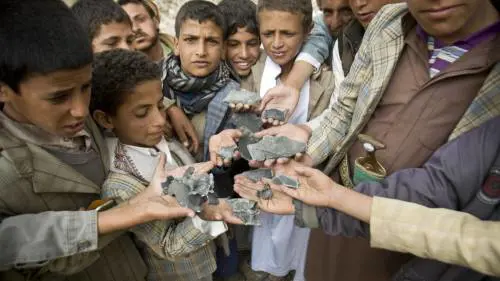 Yemen, bombardamenti vicino alla capitale Sana'a