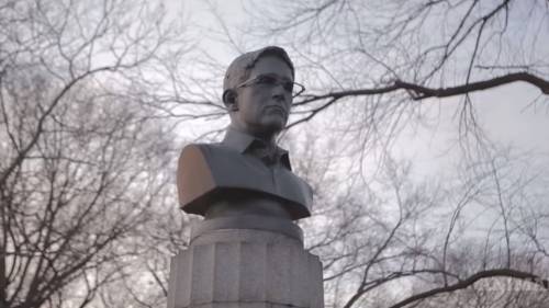 In un parco newyorchese spunta un busto "clandestino" di Snowden
