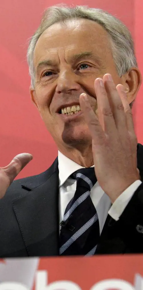 L'ex leader laburista: l'uscita dalla Ue sarebbe il caos Il premier replica: «Non vuol dare voce ai cittadini»