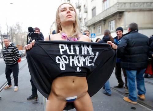 Femen nude: le foto delle proteste