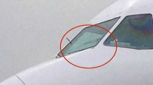 Germania, crepa nel finestrino: atterraggio d’emergenza per un Airbus