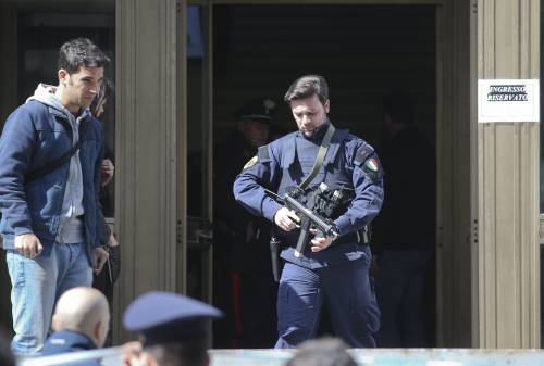 L'avvocato: "Si può aggirare il metal e introdurre un'arma"