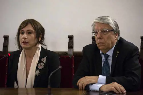 Luxuria contro Giovanardi: "Ogni volta che parli vien voglia di drogarsi"