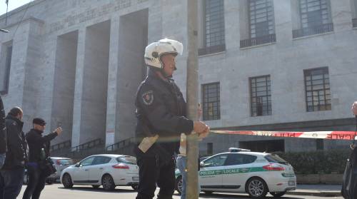 Quell'uomo aveva appena ucciso e io sono entrata senza controlli