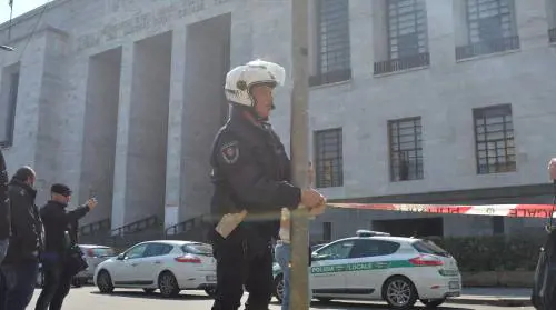 Quell'uomo aveva appena ucciso e io sono entrata senza controlli