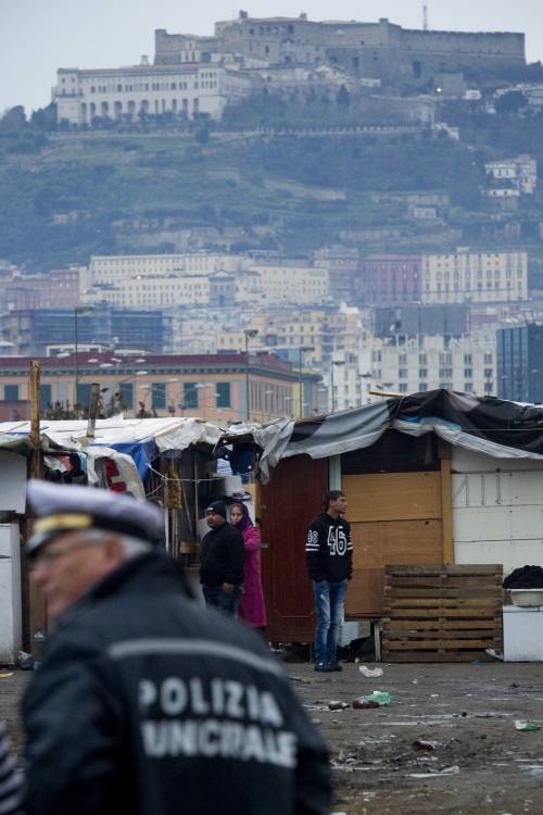 Blitz al campo rom: confiscati rolex da 100mila euro, auto e beni di lusso 
