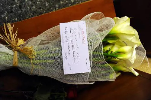 Tribunale, fiori davanti alla stanza del giudice