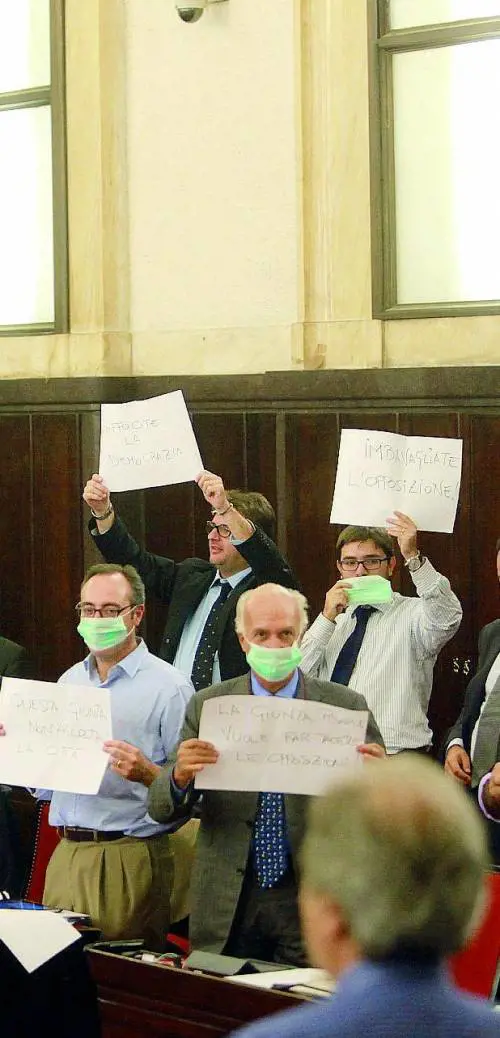 Il centrodestra si compatta ma l'Ncd si spacca in due