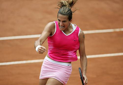 L'ex tennista Mauresmo annuncia di aspettare un figlio. Pioggia di insulti omofobi