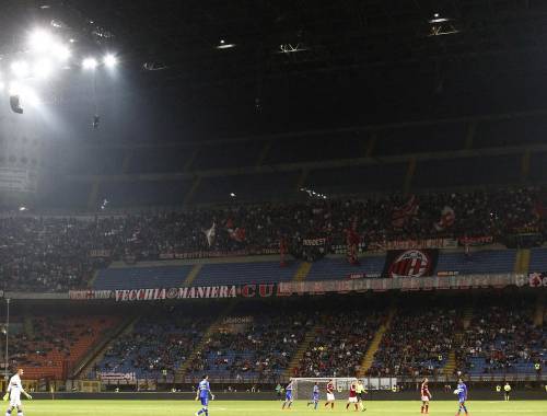 Black out Milan con la Samp Un autogol riaccende la luce