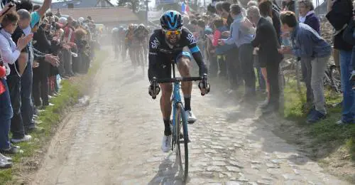 Tragedia sfiorata: il gruppo ignora un passaggio a livello. Un attimo dopo arriva il Tgv