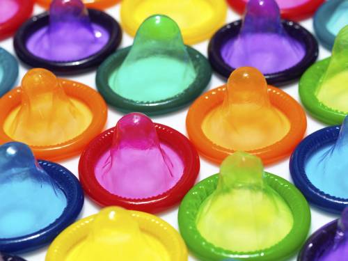 Se hai una malattia trasmissibile il preservativo cambia colore