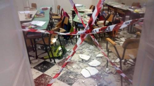 Il crollo di una scuola svela le bugie di Renzi