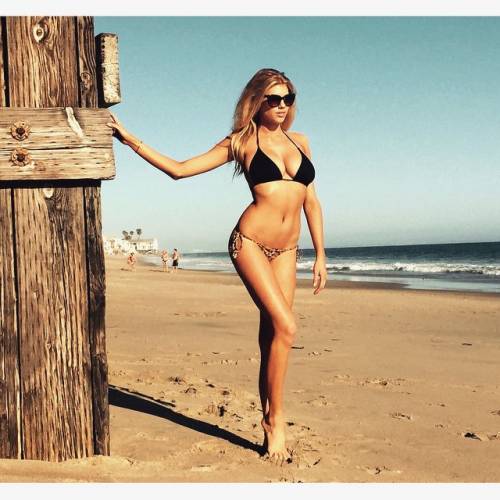 Charlotte McKinney: la nuova stella sexy di Instagram