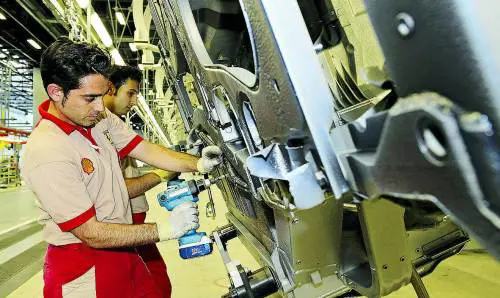 La Ferrari dà 2.300 euro ai dipendenti E la Fiom ha il coraggio di protestare