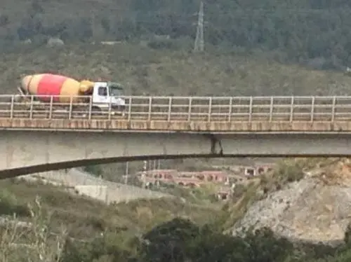 Scuole e strade che franano Ma i colpevoli non si trovano