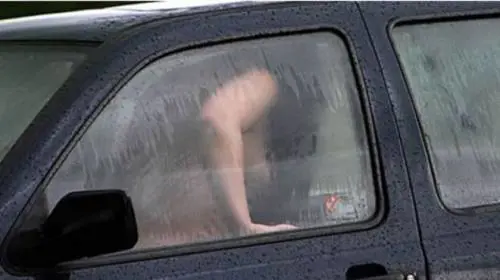 "Non voglio figli, facciamolo così" Poi la moglie denuncia il marito