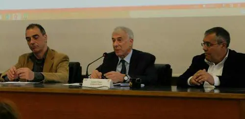 L'ultima farsa a sinistra: Pisapia già stroncato dai suoi
