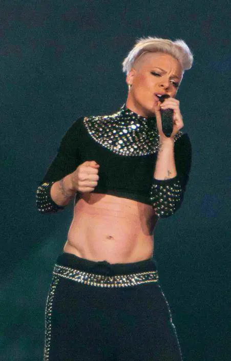 Pink risponde alle critiche sul suo peso