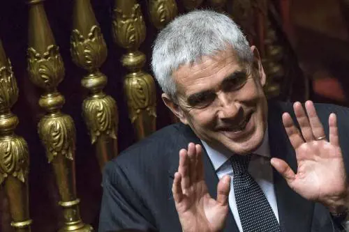 Scanzi contro Casini: "Lei ha cambiato più casacche di Ibrahimovic"