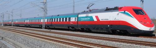 Manutenzione dei treni Av di Trenitalia a società spagnola, sciopero dei lavoratori a Napoli