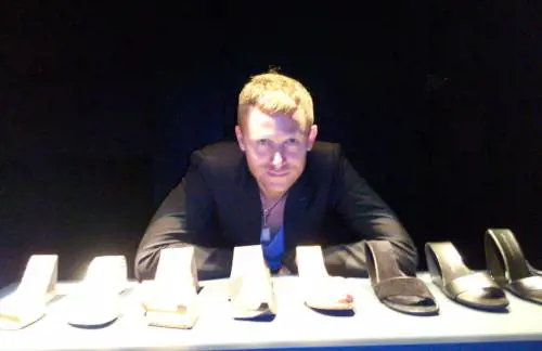 "Ho provato a riconquistare la mia fidanzata con le scarpe. È andata male, ma solo con lei"