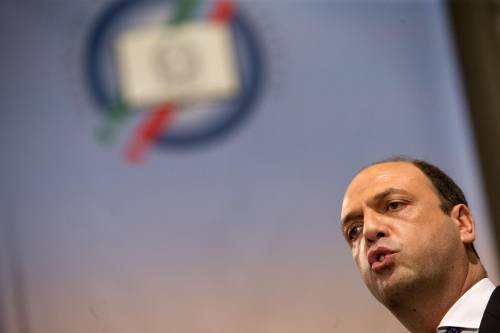 Alfano insulta Salvini e Meloni: "Bugiardi e... raffinati statisti"