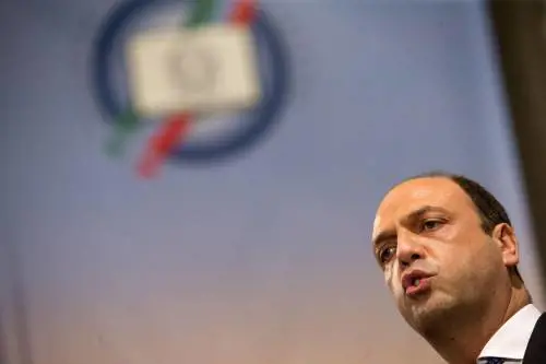 Alfano lo smemorato ministro con Maroni