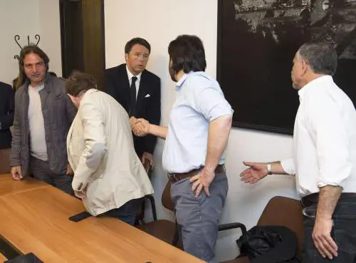 Renzi: "Il futuro dell'Italia è a Pompei". Speriamo non si sgretoli