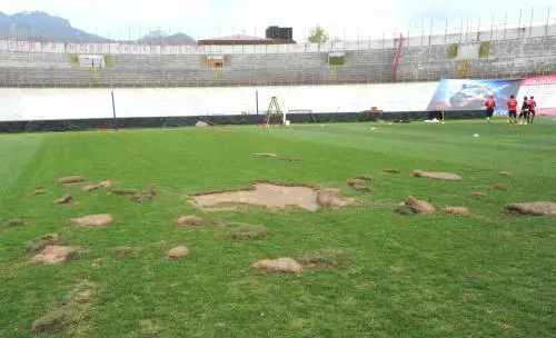Varese, tifosi devastano lo stadio. Rinviata partita con l'Avellino