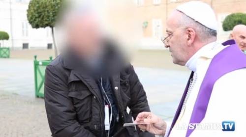 Paura all'ostensione della Sindone: polizia ferma il sosia di Bergoglio