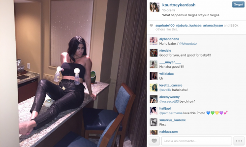 Kourtney Kardashian si tira il latte dal seno