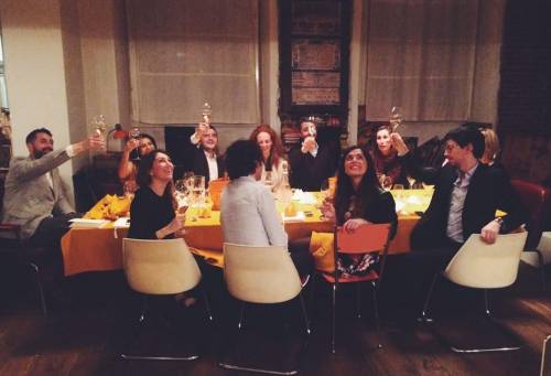 Una delle cene in casa di "Ma' Hidden Kitchen Supper Club" a Milano