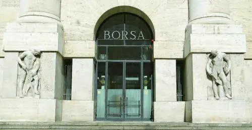 Borsa, Milano scivola sulla Cina: male la moda