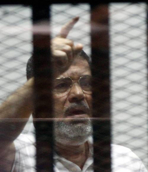 L'ex presidente egiziano Morsi è stato condannato a morte