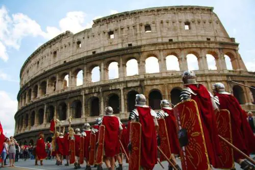 Più che celebrare la nascita di Roma, dovrebbero pensare al funerale