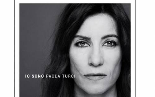 Paola Turci mostra le cicatrici sul volto sulla copertina del disco