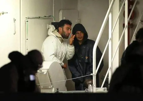 Così gli scafisti killer hanno provato a confondersi tra i superstiti