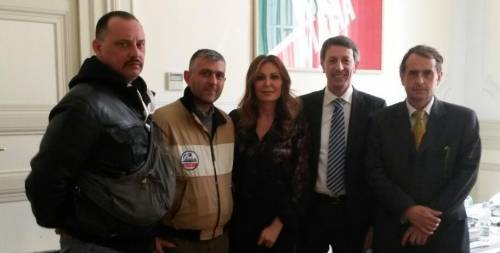 La Santanchè si schiera con i poliziotti per difendere Tortosa