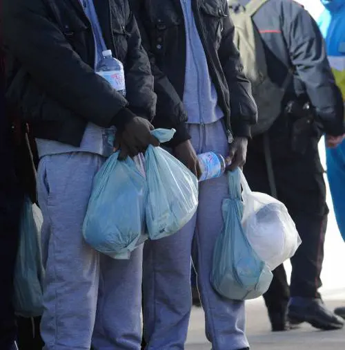 Bologna, famiglia ospita profugo e lui stupra la bambina di sei anni