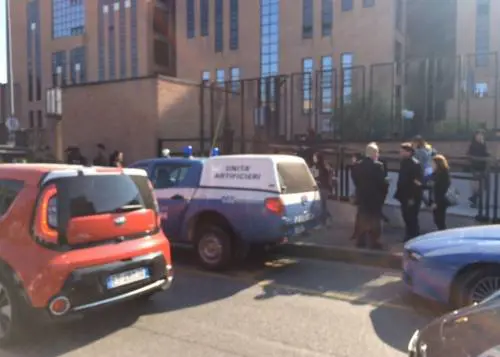 Torna la strategia della tensione? Doppio allarme bomba a Milano