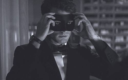 50 Sfumature di Nero: Jamie Dornan in maschera per la prima foto